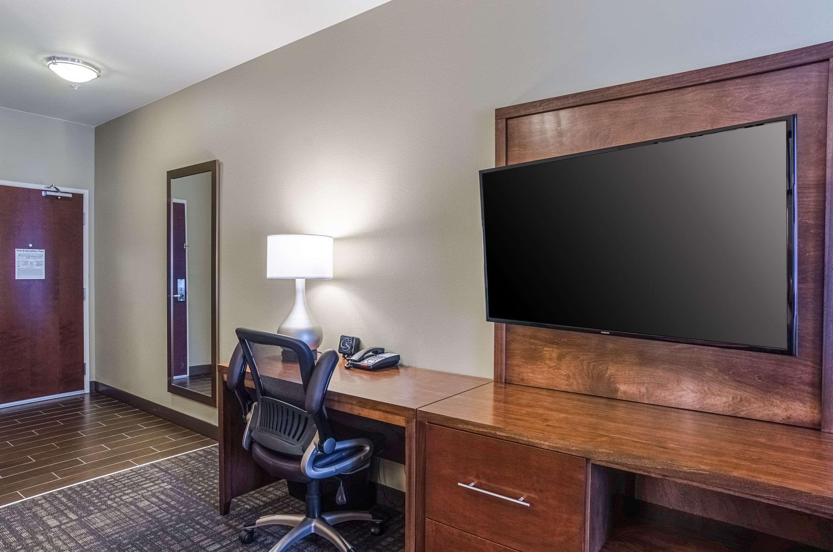 Comfort Suites Loveland Exterior photo