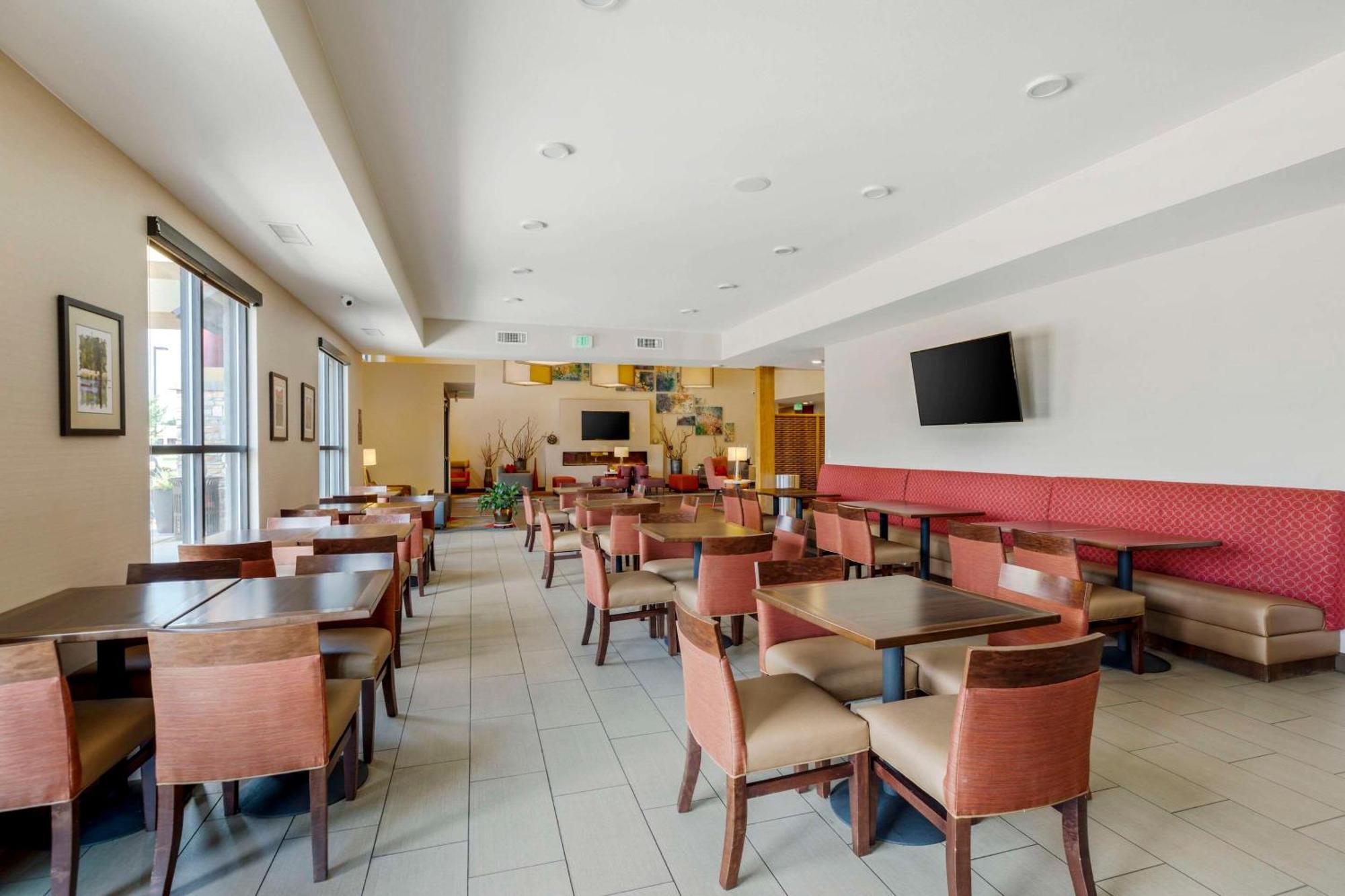 Comfort Suites Loveland Exterior photo