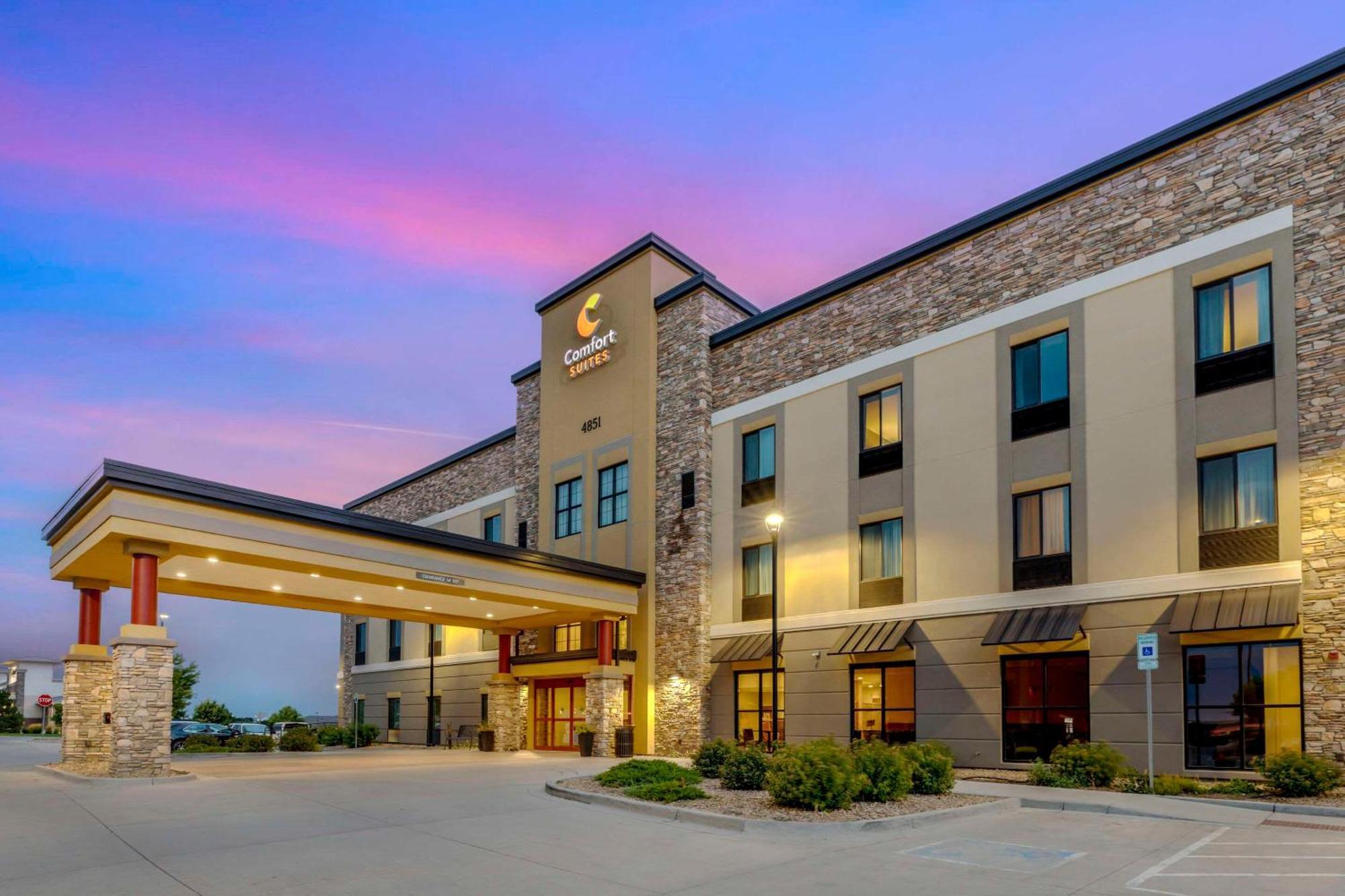 Comfort Suites Loveland Exterior photo