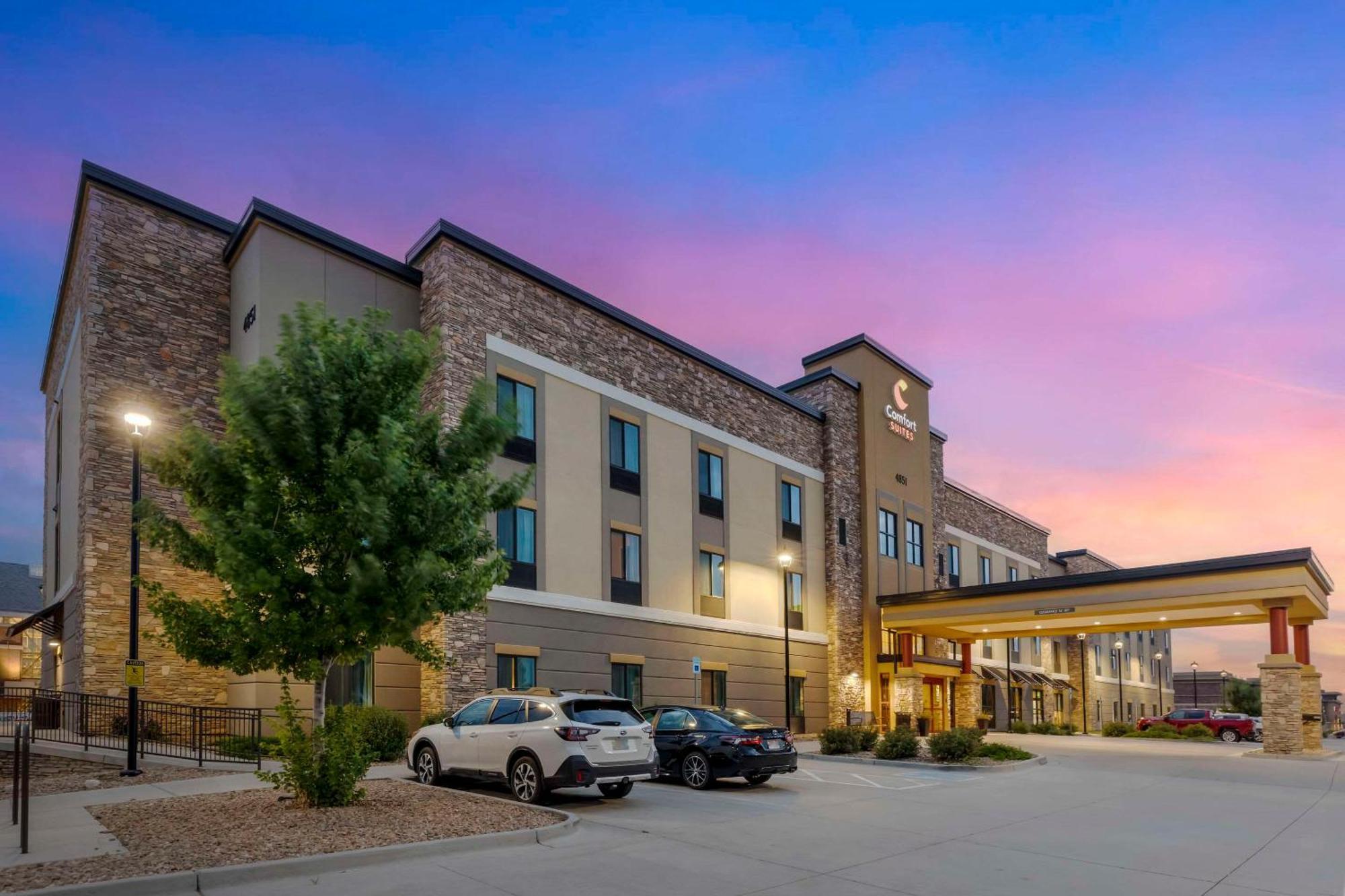 Comfort Suites Loveland Exterior photo