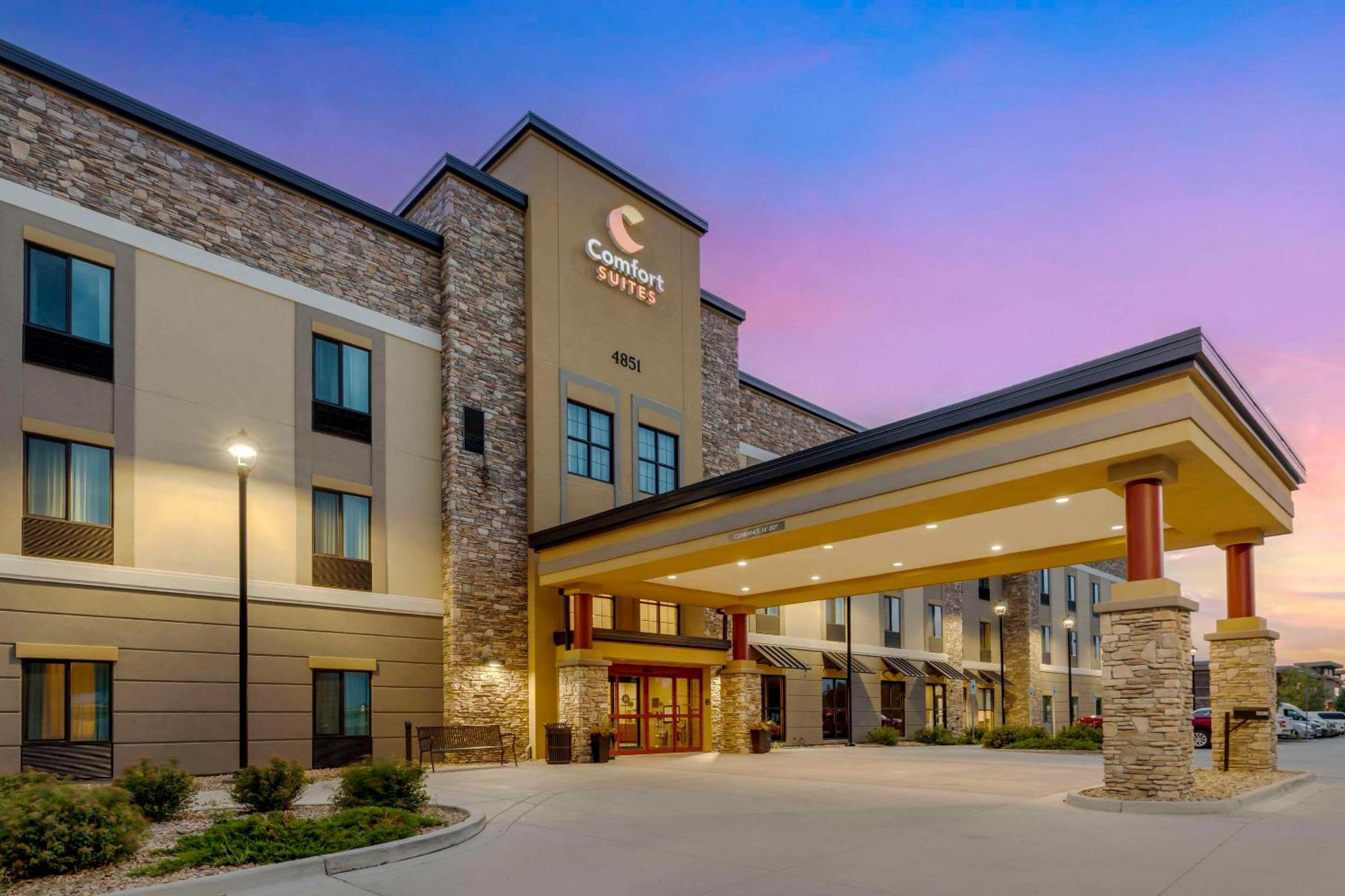 Comfort Suites Loveland Exterior photo
