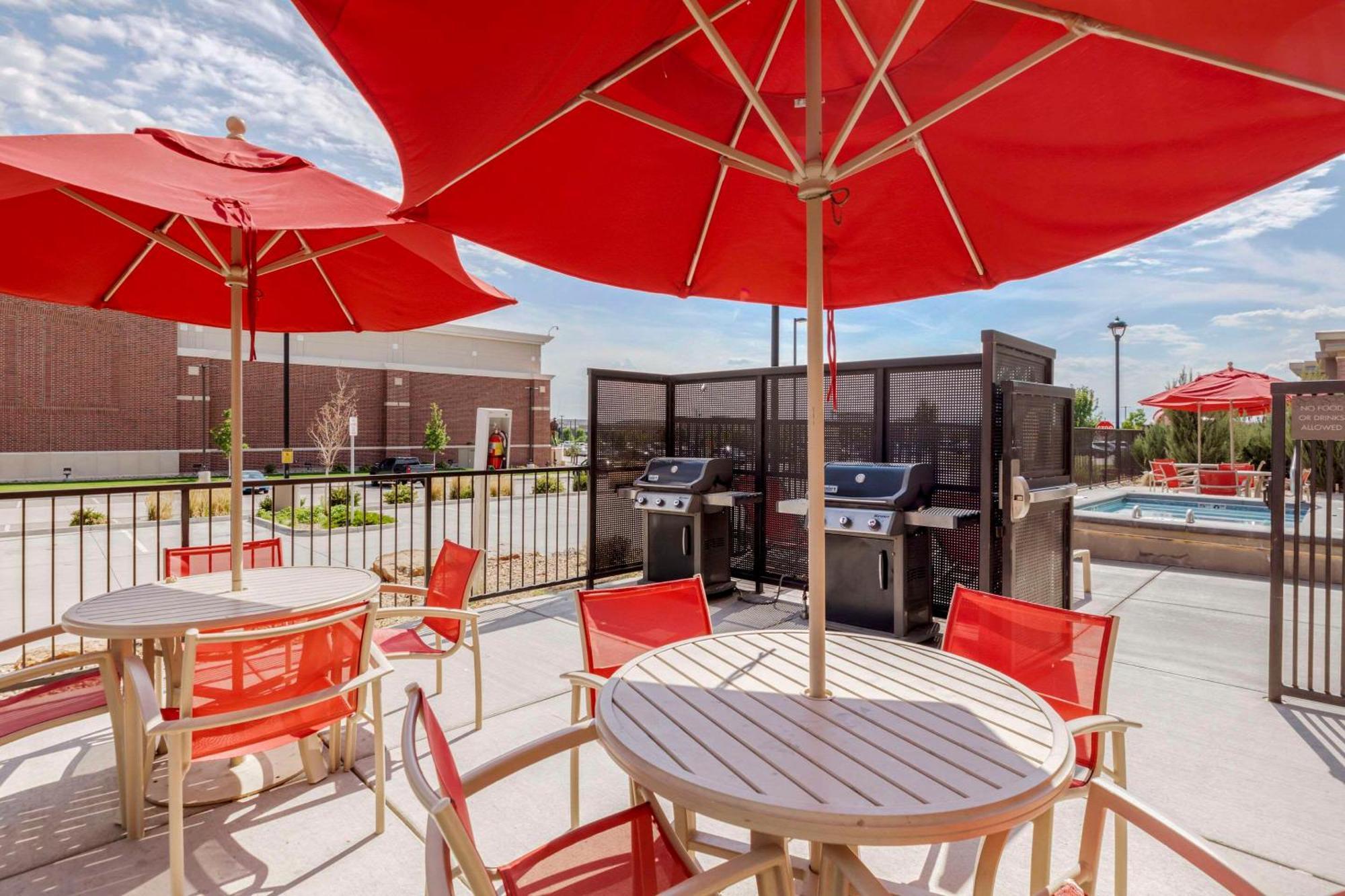 Comfort Suites Loveland Exterior photo