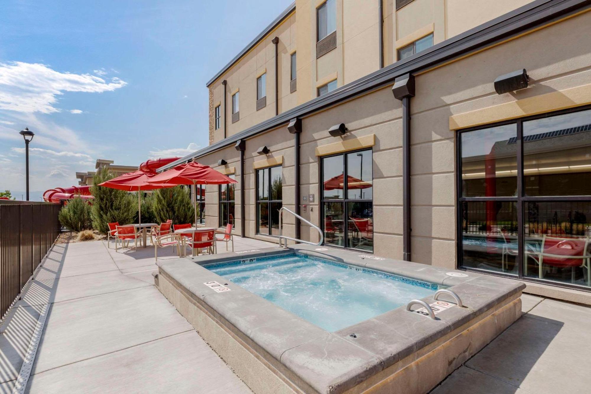 Comfort Suites Loveland Exterior photo