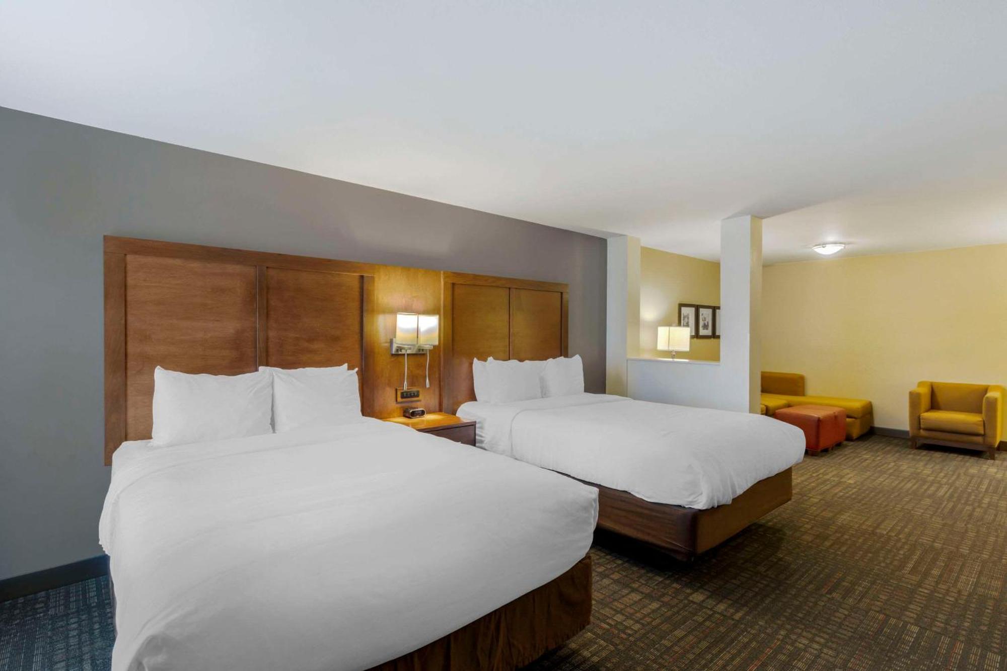 Comfort Suites Loveland Exterior photo