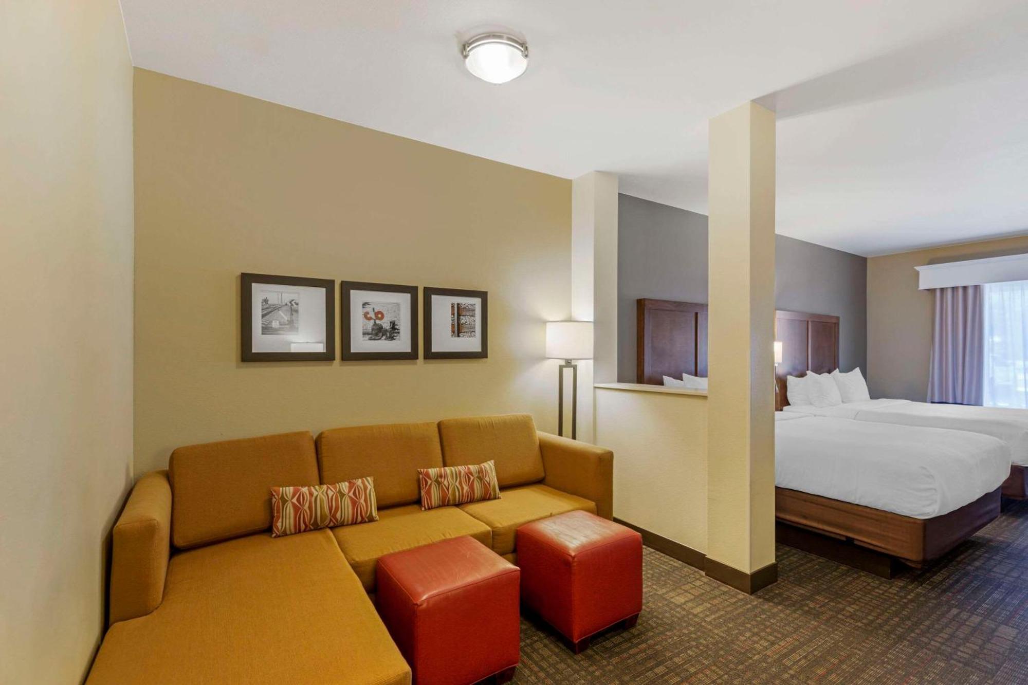 Comfort Suites Loveland Exterior photo