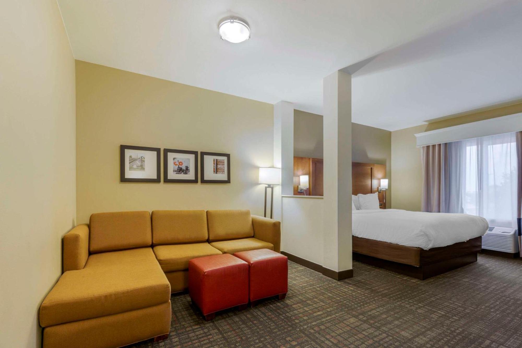 Comfort Suites Loveland Exterior photo