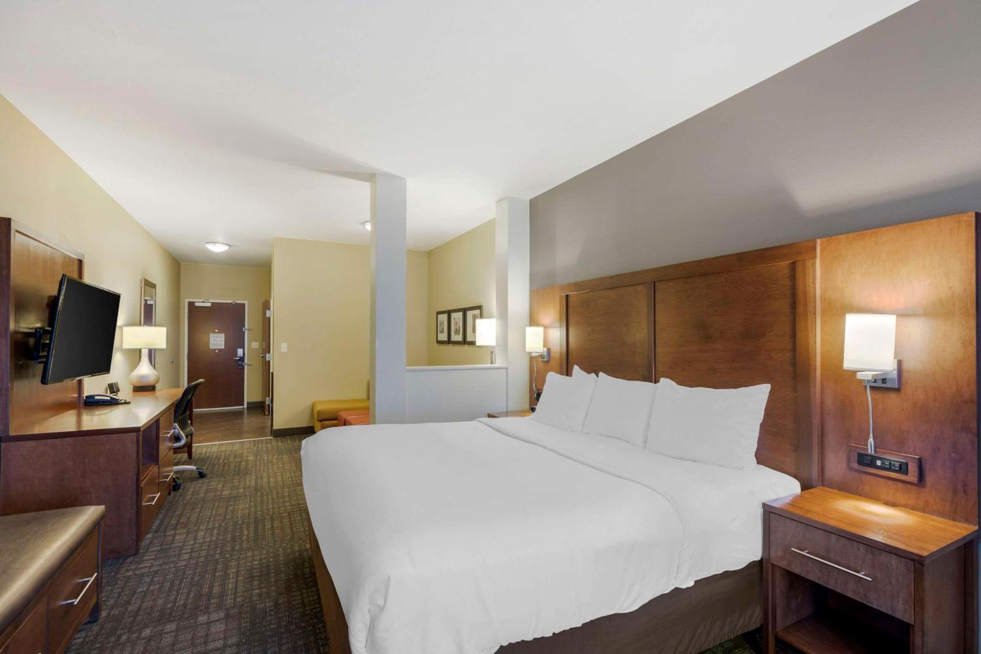 Comfort Suites Loveland Exterior photo
