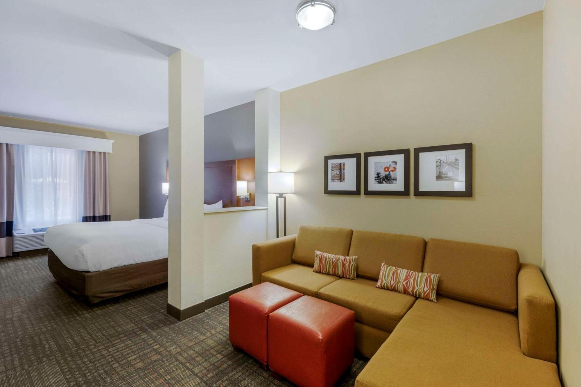 Comfort Suites Loveland Exterior photo