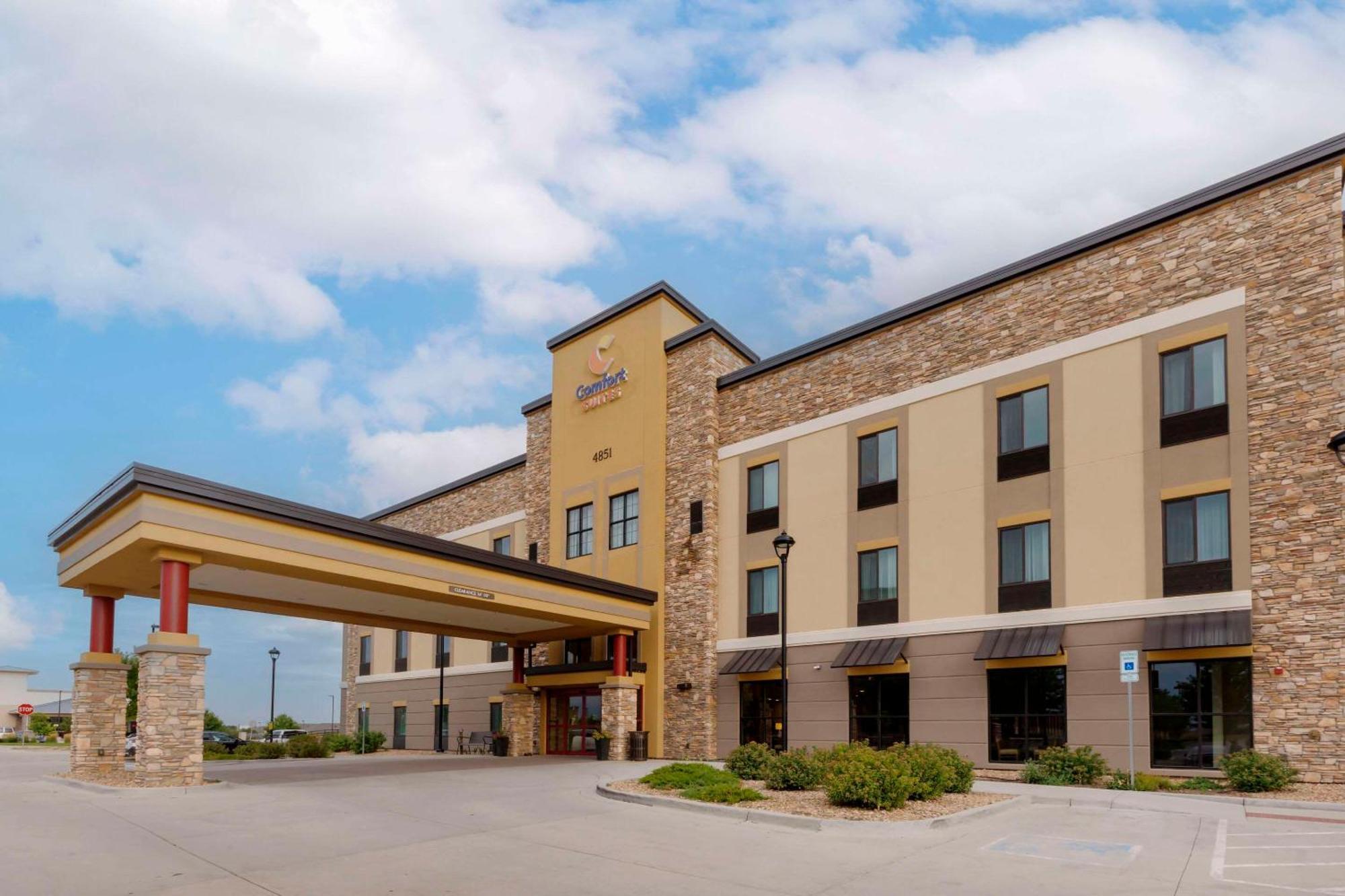 Comfort Suites Loveland Exterior photo
